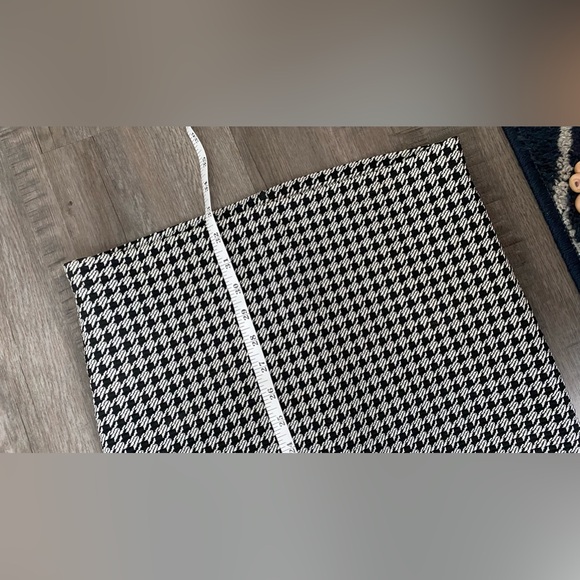 Dynamite - Bodycon Dress - Low Back V - Pencil Dress - Small - Houndstooth - Picture 11 of 11